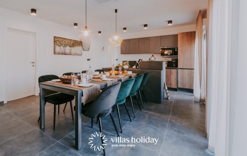 The kitchen and dining area of Villa Salvela