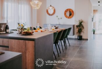 The kitchen and dining area of Villa Salvela