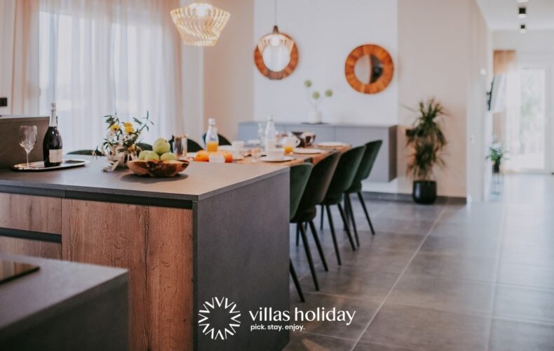 The kitchen and dining area of Villa Salvela