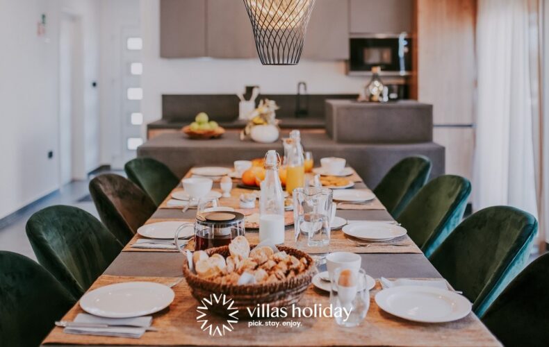 The kitchen and dining area of Villa Salvela