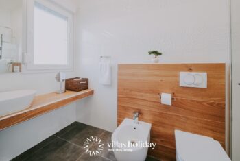 The bathroom of Villa Salvela