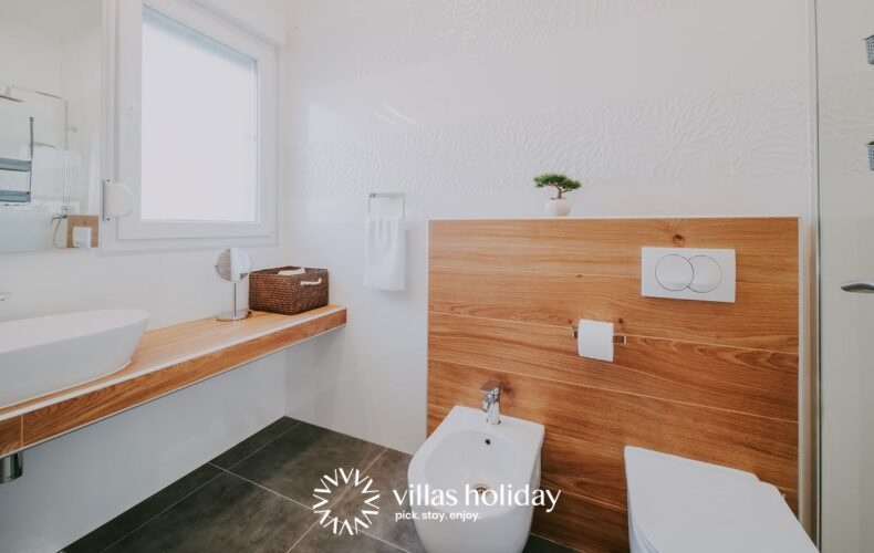 The bathroom of Villa Salvela