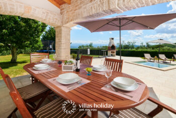 Outdoor dinning area of Villa Melli