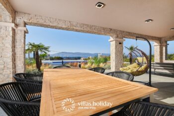 Outdoor dinning area of Villa Brzac