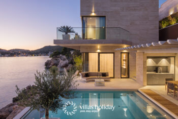 Enchanting villa with heated infinity pool and sauna near Dubrovnik