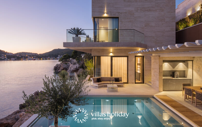 Enchanting villa with heated infinity pool and sauna near Dubrovnik