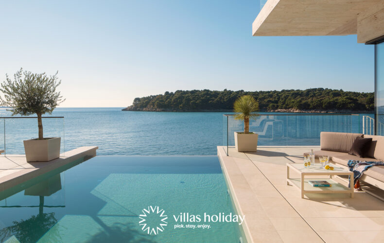 Swimming pool of Villa Antoan