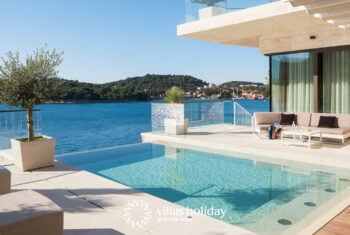 Swimming pool of Villa Antoan