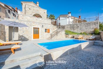 Rustic villa with heated swimming pool in central Istria