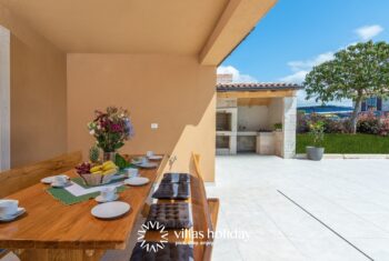 Outside dining area of Villa Vias Oliveti