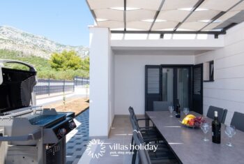 Outdoor dining area of Villa Maslina