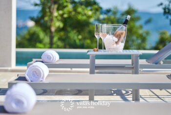 Swimming pool of Rainis Hill Top Villa