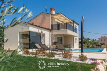 Modern villa with swimming pool in central Istria