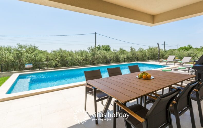 Outdoor dining area of Villa N