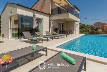 Modern villa with swimming pool in central Istria