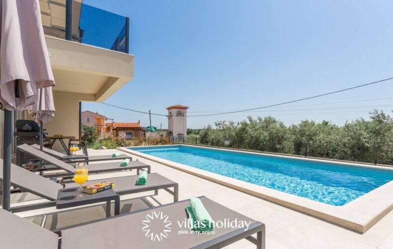 Swimming pool of Villa N