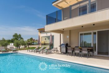 Modern villa with swimming pool in central Istria