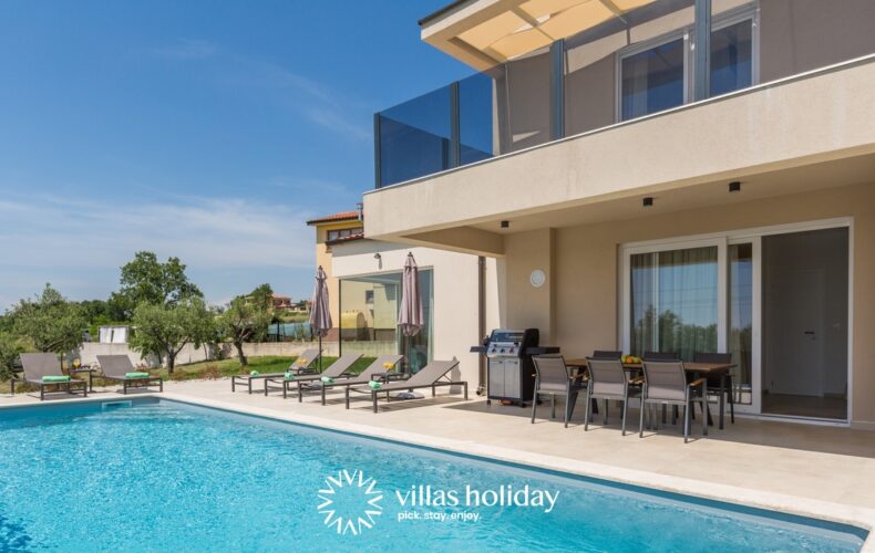 Modern villa with swimming pool in central Istria