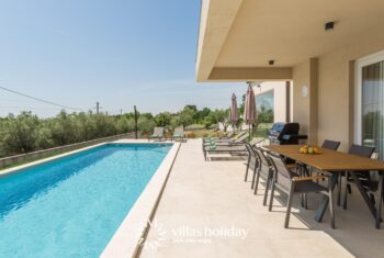 Outdoor dining area of Villa N