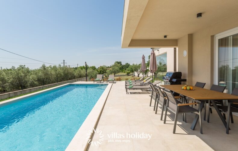 Outdoor dining area of Villa N