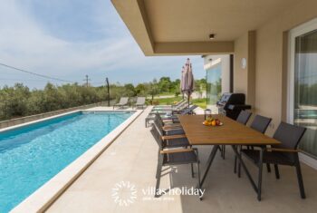 Swimming pool of Villa N