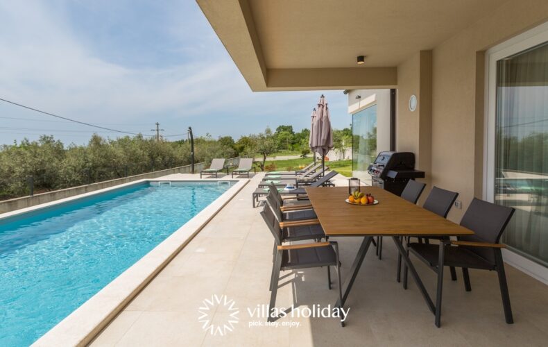 Swimming pool of Villa N