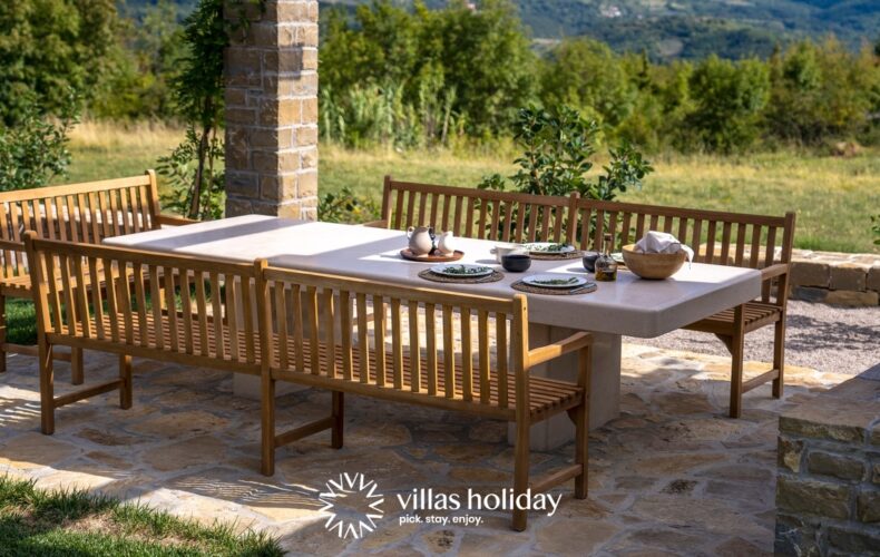 Outdoor dining area of Villa Paradiso d'Istria