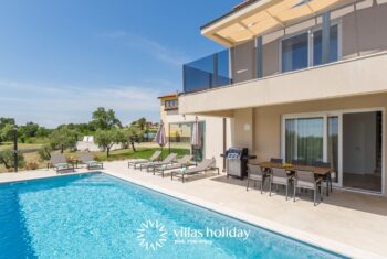 Modern villa with swimming pool in central Istria