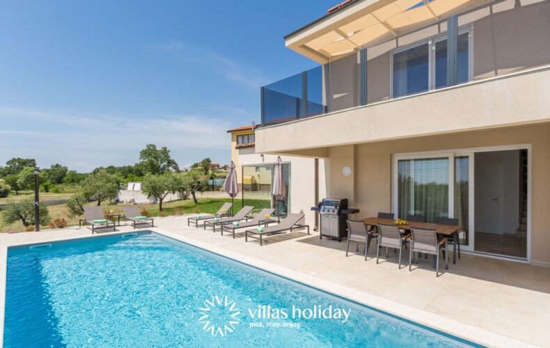 Modern villa with swimming pool in central Istria