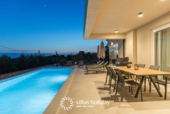 Outdoor dining area of Villa N