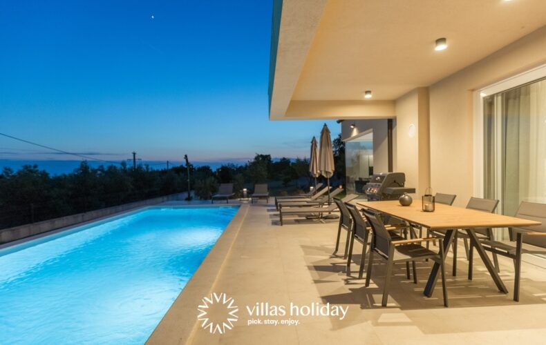 Outdoor dining area of Villa N