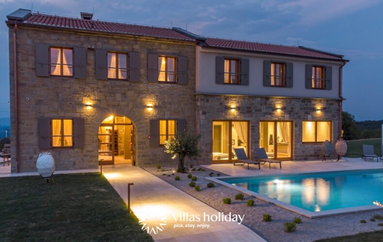 Night view of Villa Paradiso d'Istria