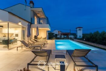 Swimming pool of Villa N