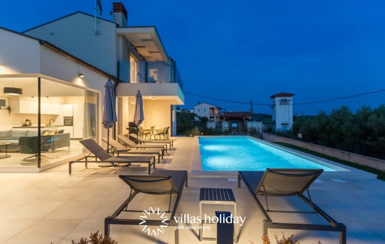Swimming pool of Villa N