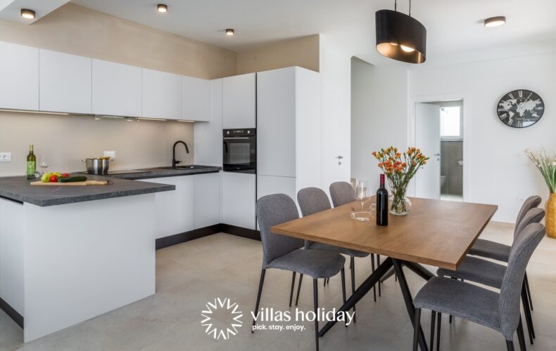 Kitchen and dining area of Villa N