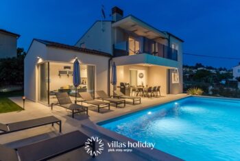 Modern villa with swimming pool in central Istria