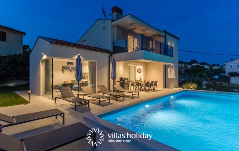 Modern villa with swimming pool in central Istria