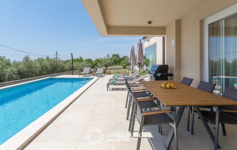 Outdoor dining area of Villa N
