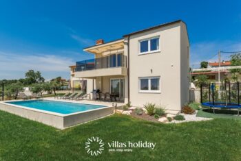 Modern villa with swimming pool in central Istria
