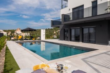 Modern villa with heated pool, sauna, jacuzzi and gym on the island of Pag