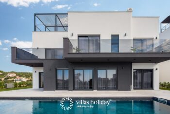 Modern villa with heated pool, sauna, jacuzzi and gym on the island of Pag