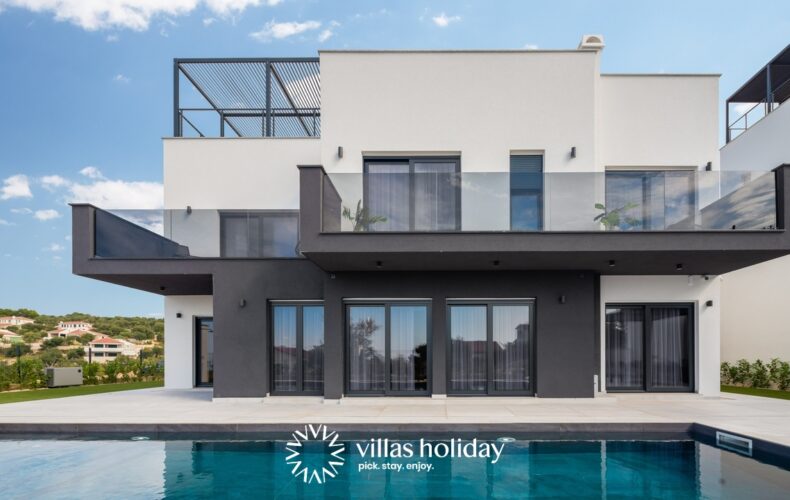 Modern villa with heated pool, sauna, jacuzzi and gym on the island of Pag