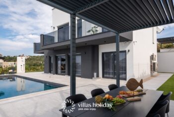 Outdoor dining area of Villa Gaia