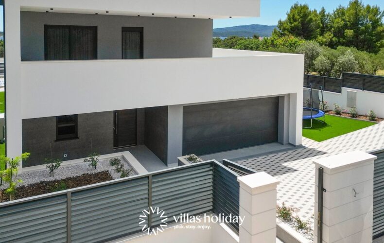Outdoor view of Villa Mi